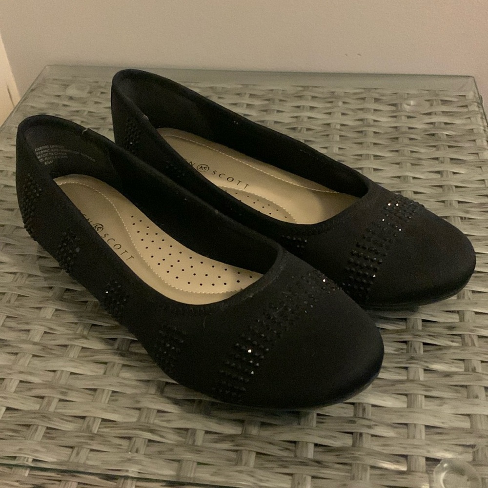 💛 3 for $15 Women’s rhinestone Karen Scott flats